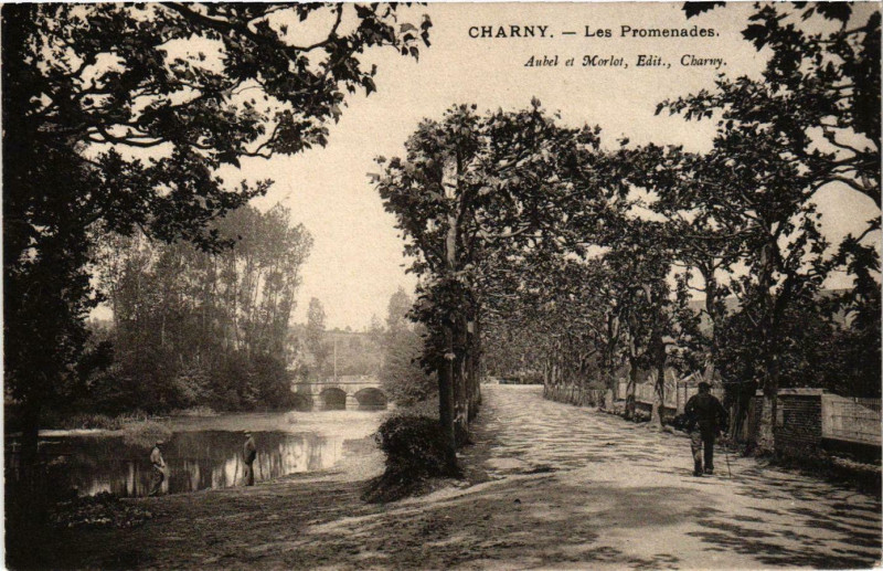 Carte postale ancienne Charny - Les Promenades France à Menades