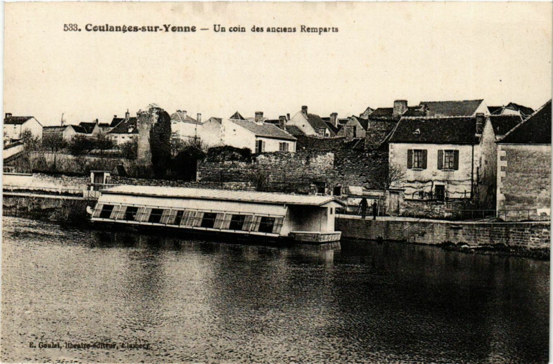 Carte postale ancienne Coulanges-sur-Yonne - Un Coin des Anciens Remparts France à Coulanges-sur-Yonne