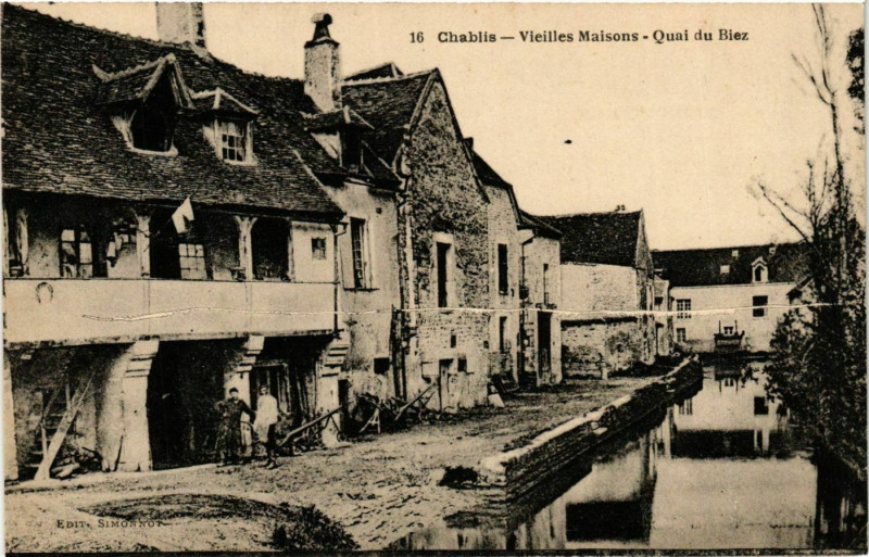 Carte postale ancienne Chablis - Vieilles Maisons - Quai du Biez France à Chablis