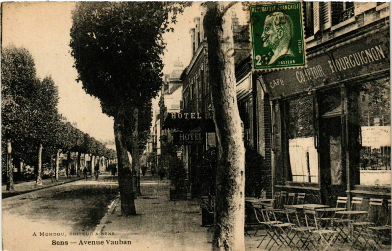 Carte postale ancienne Sens - Avenue Vauban France à Sens