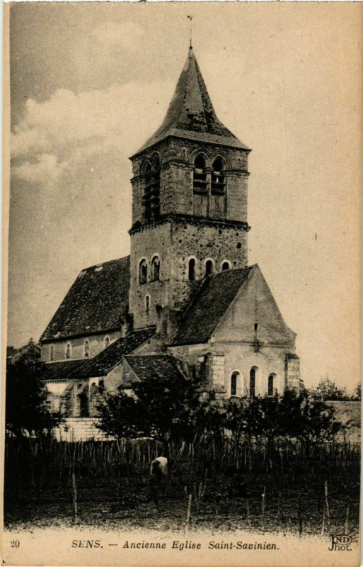 Carte postale ancienne Sens - Ancienne Eglise Saint-Savinien France à Sens