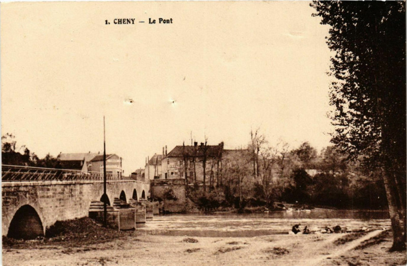 Carte postale ancienne Cheny - Le Pont France à Cheny