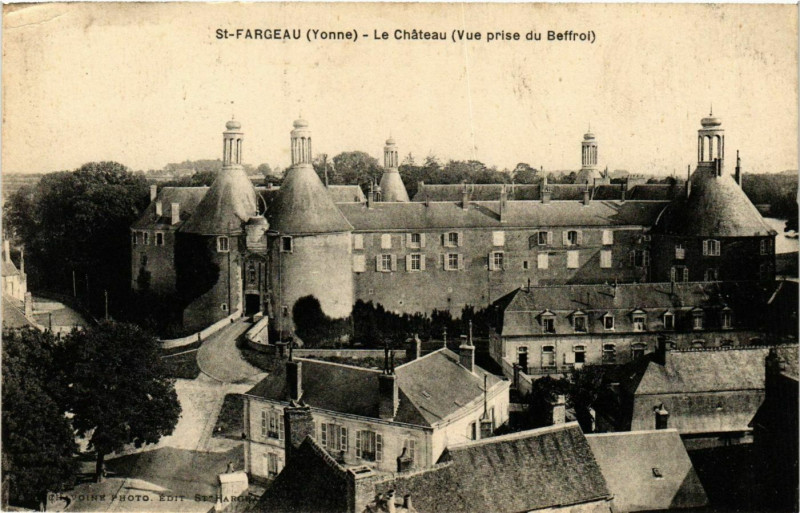Carte postale ancienne Saint-Fargeau - Le Chateau - Vue prise du Beffroi France à Saint-Fargeau