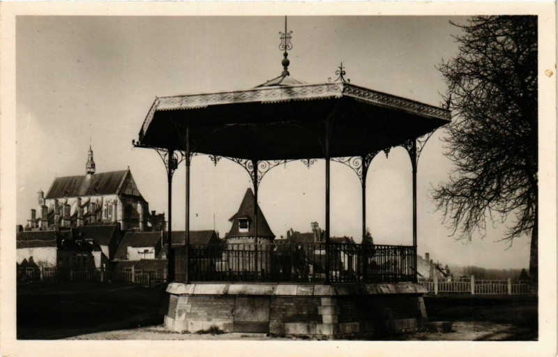 Carte postale ancienne Saint-Florentin - Vue de Prieure France à Saint-Florentin
