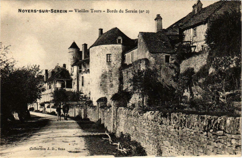 Carte postale ancienne Noyers-sur-Serein - Vieille Tours - Bords du Serein France à Noyers