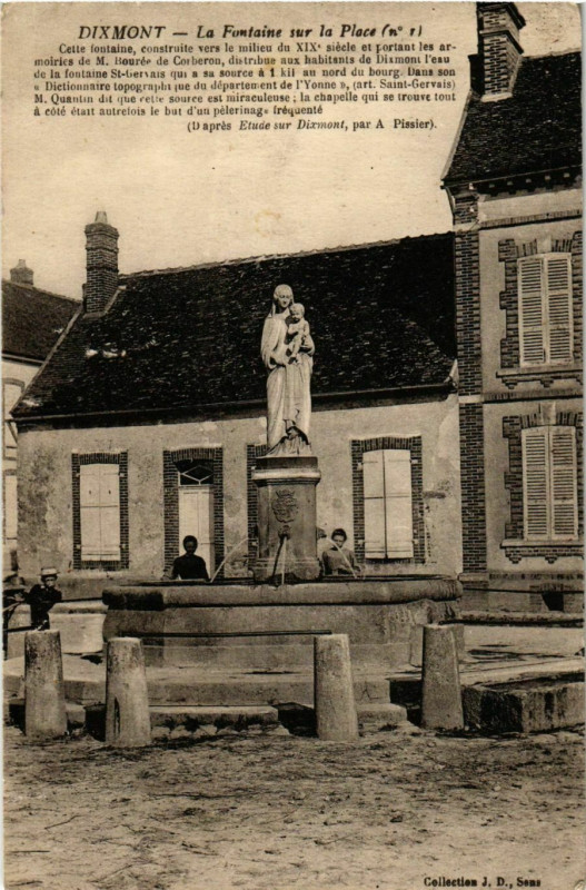 Carte postale ancienne Dixmont - La Fontaine sur la Place France à Dixmont