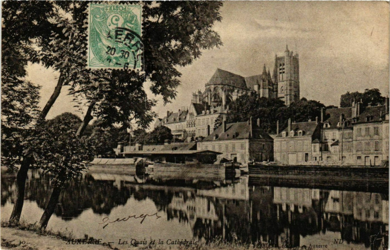 Carte postale ancienne Auxerre - Les Quais et la Cathedrale France à Auxerre