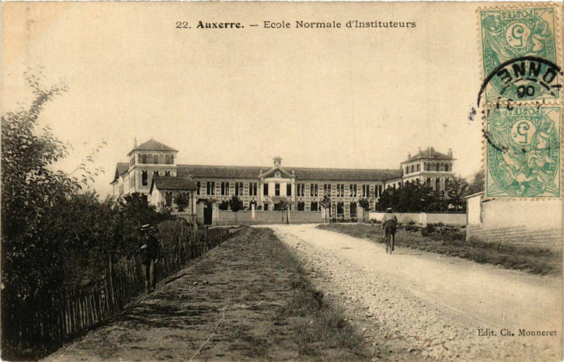 Carte postale ancienne Auxerre - Ecole Normale d'Instituteurs France à Auxerre