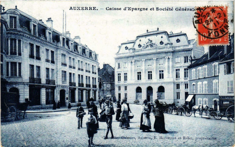 Carte postale ancienne Auxerre - Caisse d'Epargne et Societe Generale France à Auxerre