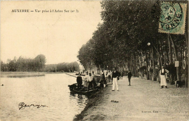 Carte postale ancienne Auxerre - Vue prise a l'Arbre Sec France à Auxerre