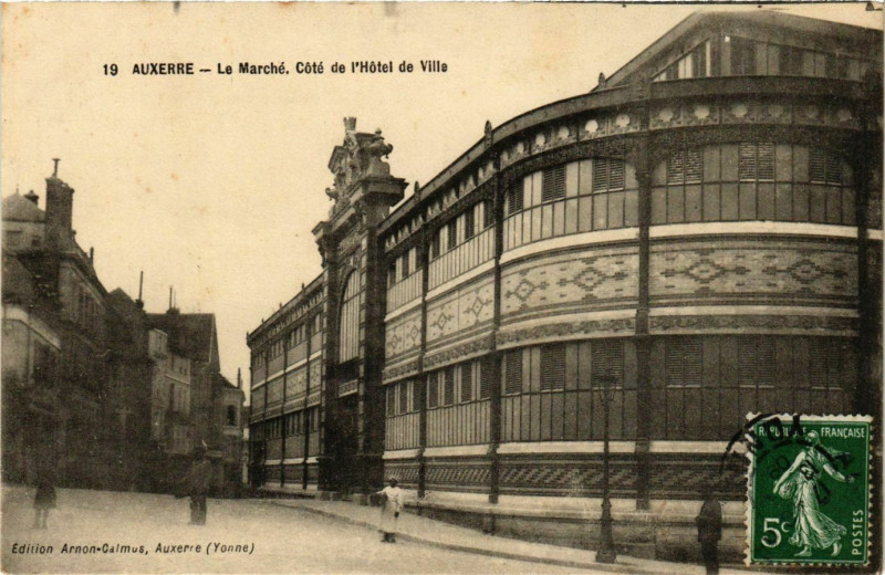 Carte postale ancienne Auxerre - Le Marche - Cote de l'Hotel de Ville France à Auxerre