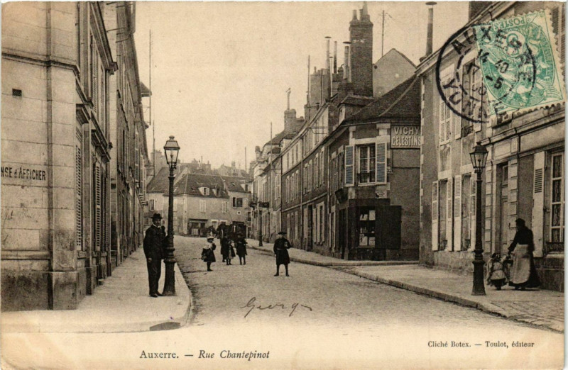 Carte postale ancienne Auxerre - Rue Chantepinot France à Auxerre