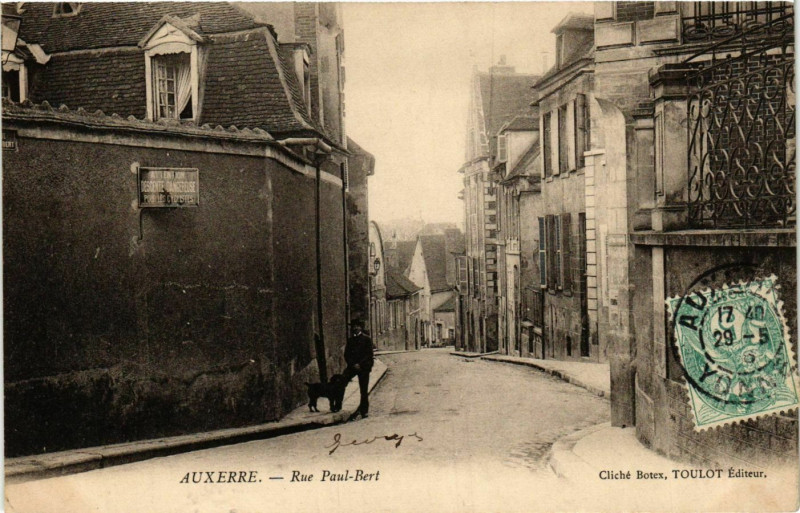 Carte postale ancienne Auxerre - Rue Paul-Bert France à Auxerre