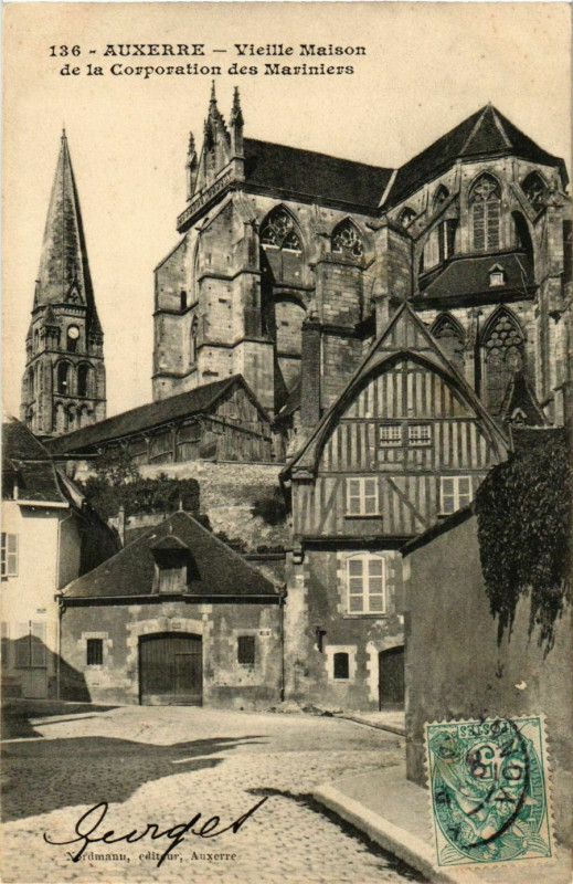 Carte postale ancienne Auxerre - Vieille Maison de la Corporation des Mariniers France à Auxerre