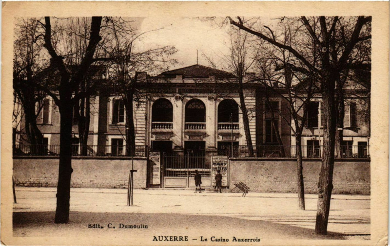 Carte postale ancienne Auxerre - Lae Casino Auxerrois France à Auxerre