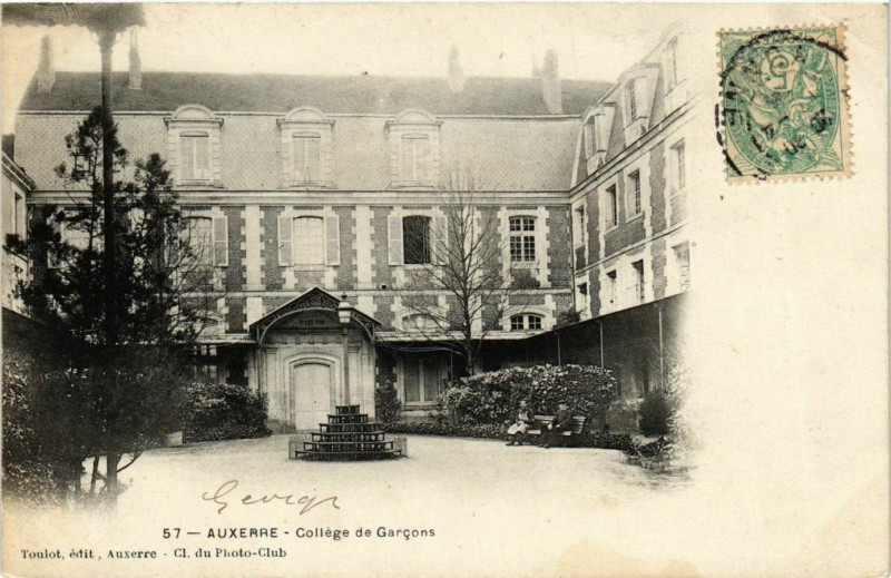 Carte postale ancienne Auxerre - College du Garcons France à Auxerre