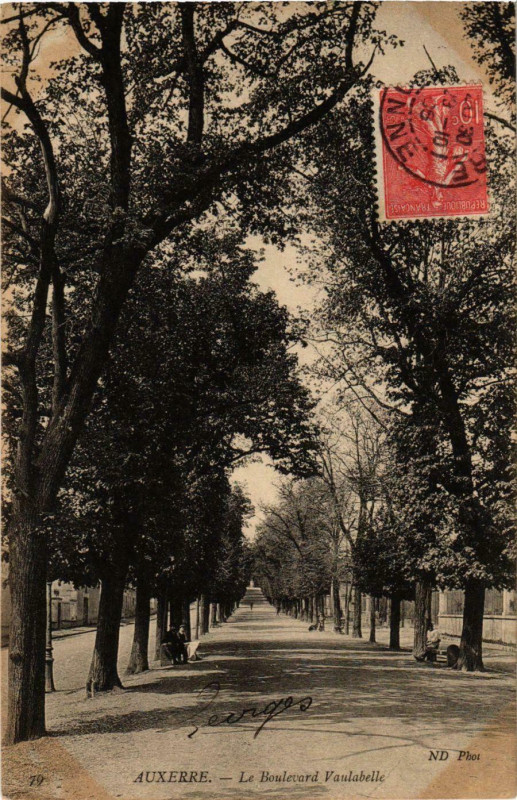 Carte postale ancienne Auxerre - Le Boulevard Vaulabelle France à Auxerre