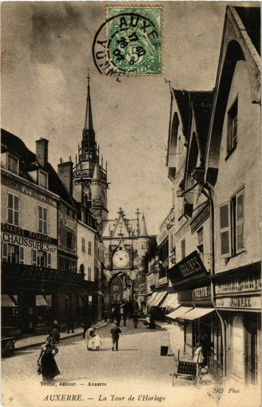 Carte postale ancienne Auxerre - La Tour de l'Horloge France à Auxerre