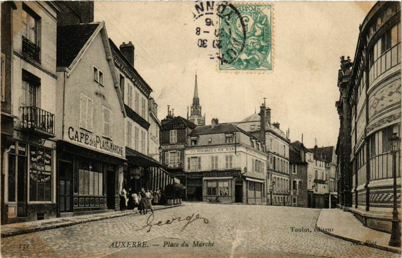 Carte postale ancienne Auxerre - Place du Marche France à Auxerre