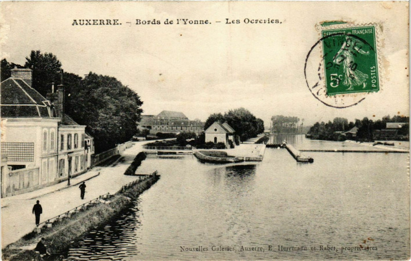 Carte postale ancienne Auxerre - Bords de l'Yonne - Les Ocreries France à Auxerre