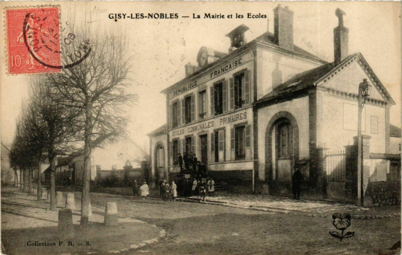 Carte postale ancienne Gisy-les-Nobles La Mairie et les Ecoles à Gisy-les-Nobles