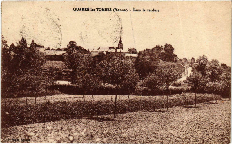 Carte postale ancienne Quarre-les-Tombes Dans la verdure à Quarré-les-Tombes