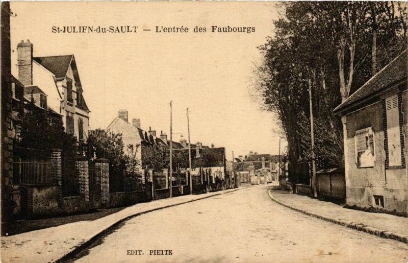 Carte postale ancienne Saint-Julien-du-Sault Entrée des Faubourgs à Saint-Julien-du-Sault