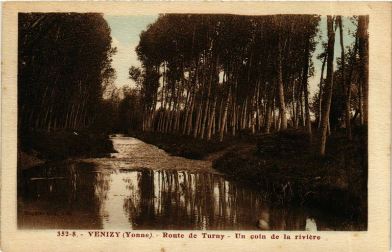 Carte postale ancienne Yonne Venizy Route de Turny Riviere à Venizy