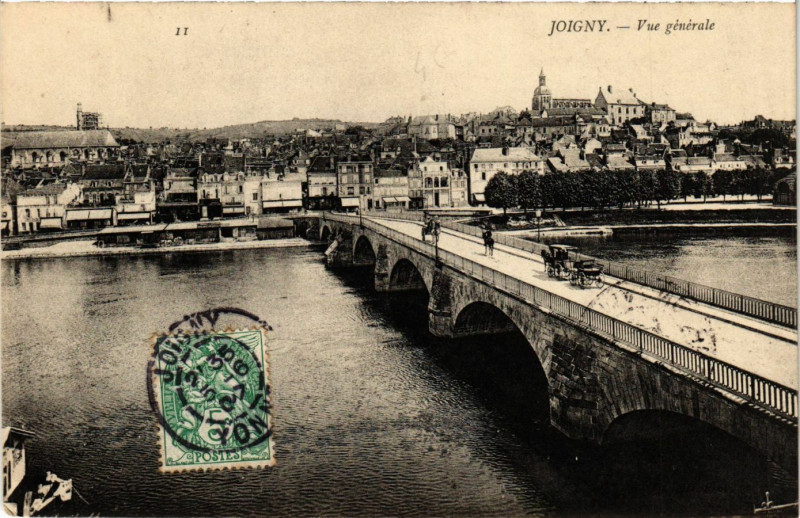 Carte postale ancienne Joigny - Vue générale à Joigny