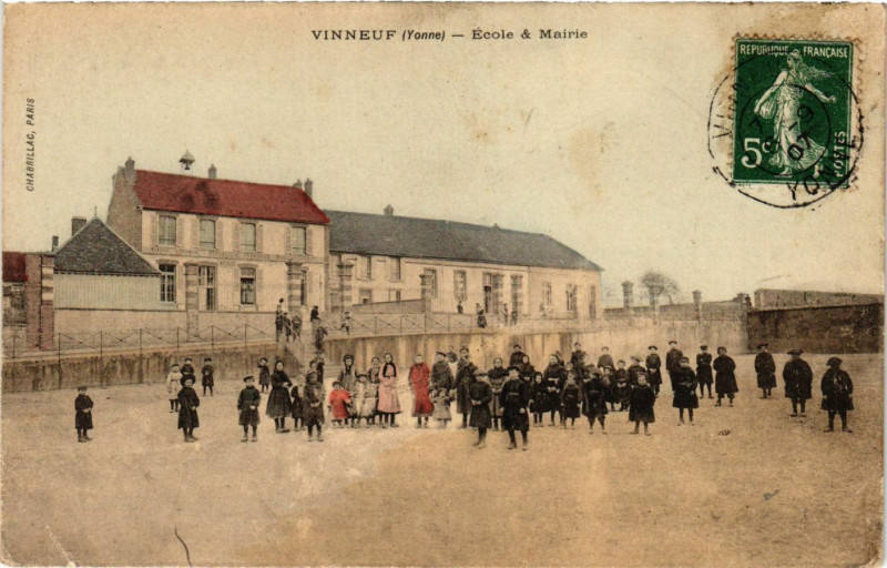 Carte postale ancienne Vinneuf - Ecole & Mairie à Vinneuf