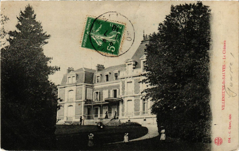 Carte postale ancienne Villeneuve-Saint-Salves - Le Chateau à Villeneuve-Saint-Salves