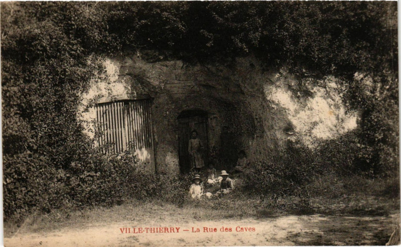 Carte postale ancienne Ville-Thierry - La Rue des Caves