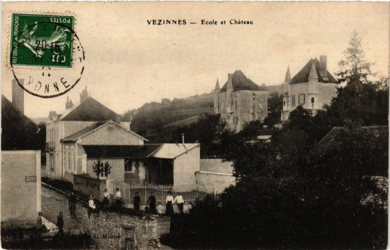 Carte postale ancienne Vezennes - Ecole et Chateau