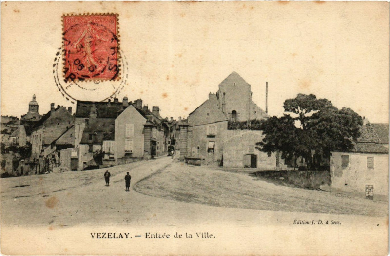 Carte postale ancienne Vezelay - Entée de la Ville à Vézelay