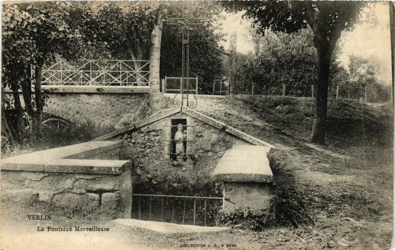 Carte postale ancienne Verlin - La Fontaine-Merveilleuse à Verlin