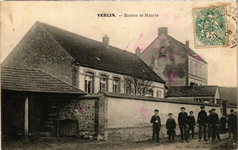 Carte postale ancienne Verlin - Ecoles et Mairie à Verlin