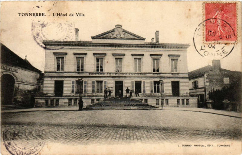 Carte postale ancienne Tonnerre - L' Hotel de Ville à Tonnerre