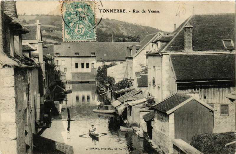 Carte postale ancienne Tonnerre - Rue de Venise à Tonnerre