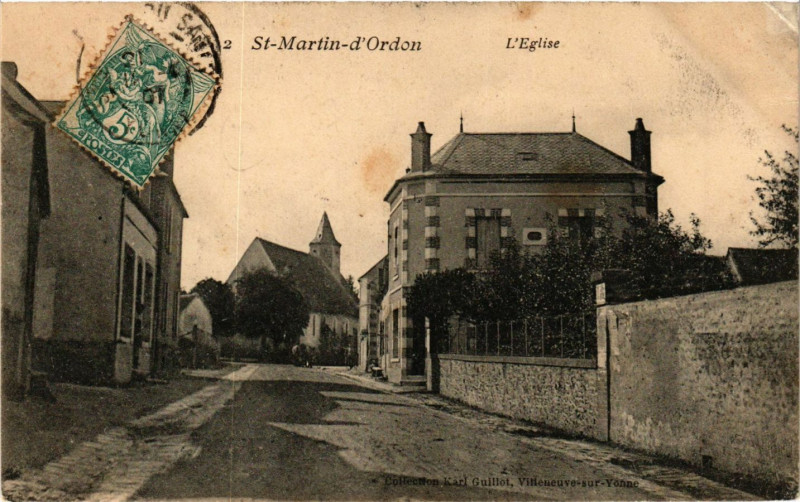 Carte postale ancienne Saint-Martin-d'Ordon - L'Eglise à Saint-Martin-d'Ordon
