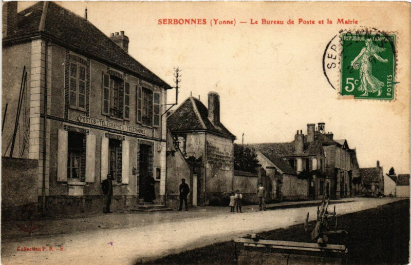 Carte postale ancienne Serbonnes - Le Bureau de Poste et la Mairie à Serbonnes