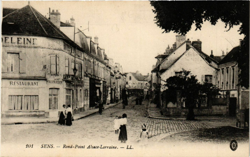 Carte postale ancienne Sens - Rond-Point Alsace-Lorraine à Sens