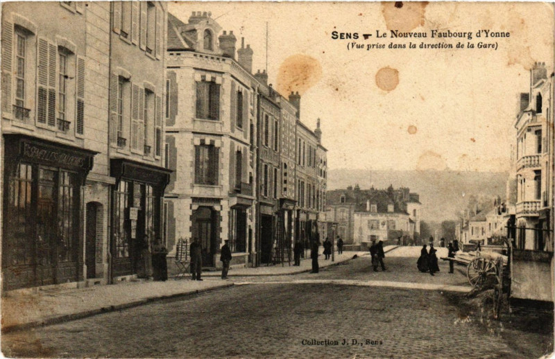 Carte postale ancienne Sens - Le Nouveau Faubourg d'Yonne (Vue prise dans la direction.. à Sens