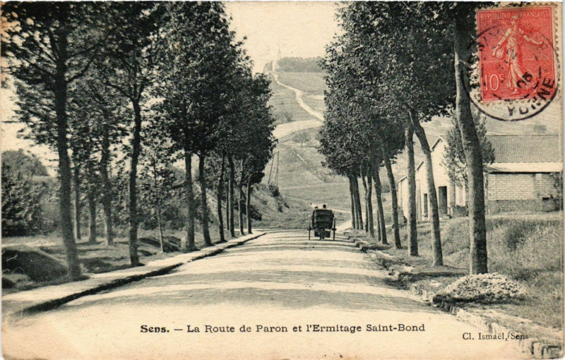 Carte postale ancienne Sens - La Route de Paron et l'Ermitage Saint-Bond à Sens