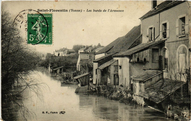 Carte postale ancienne Saint-Florentin - Les bords de l'Armance à Saint-Florentin
