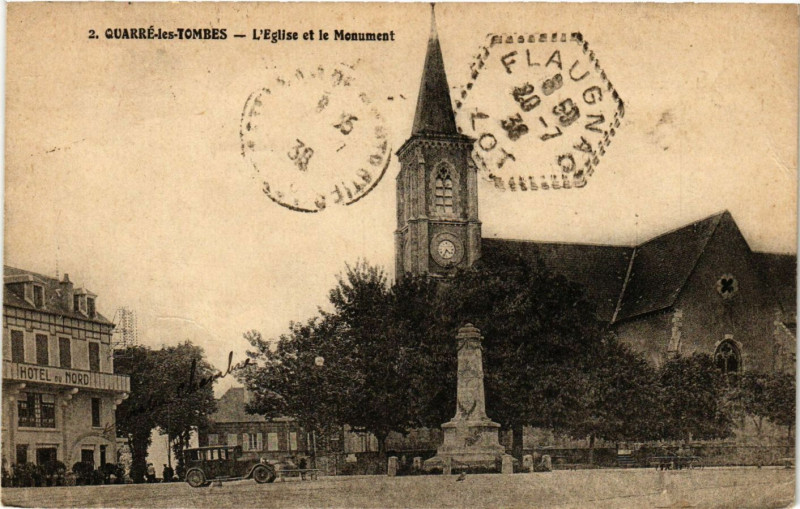 Carte postale ancienne Quarre-les-Tombes - L'Eglise et le Mon. à Quarré-les-Tombes