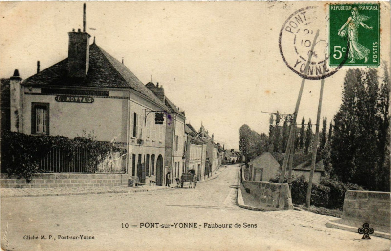 Carte postale ancienne Pont-sur-Yonne - Faubourg de Sens à Pont-sur-Yonne