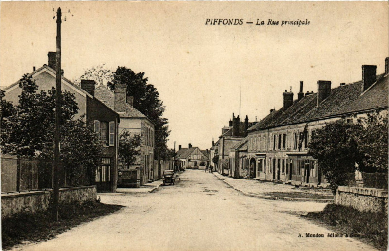 Carte postale ancienne Piffonds - La Rue principale à Piffonds