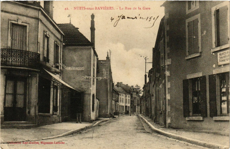 Carte postale ancienne Nuits-sous-Ravieres - La Rue de la Gare à Nuits