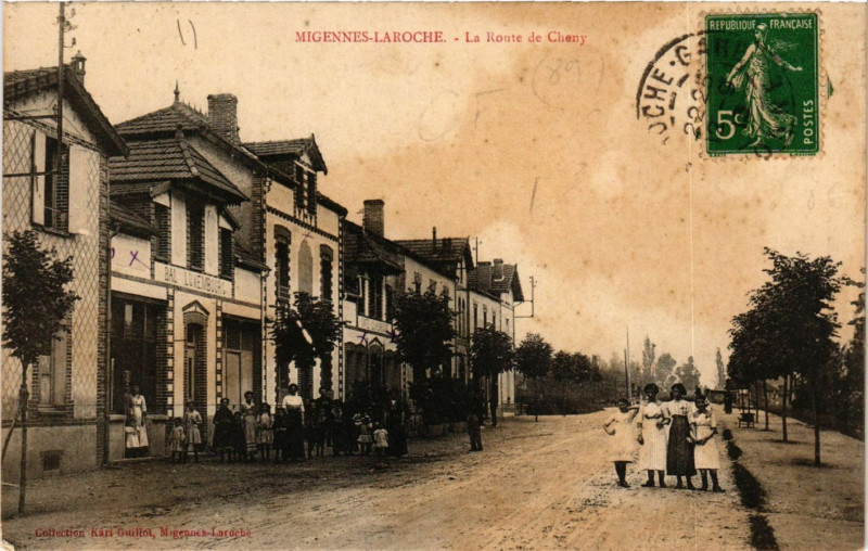 Carte postale ancienne Migennes-Laroche - La Route de Cheny à Cheny