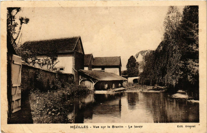 Carte postale ancienne Mezilles - Vue sur le Branlin - Le Lavoir à Mézilles